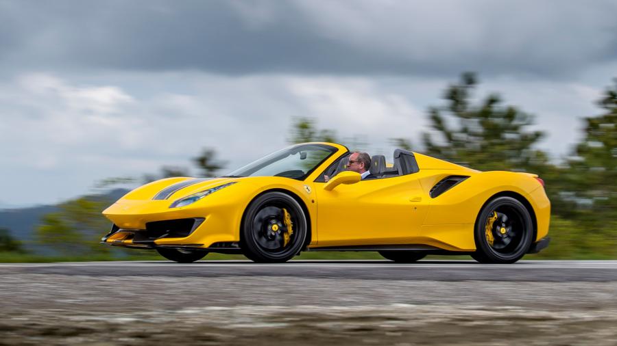  Ferrari 488 Pista Spider Giallo Modena 2018 года  (фото 7 из 14)